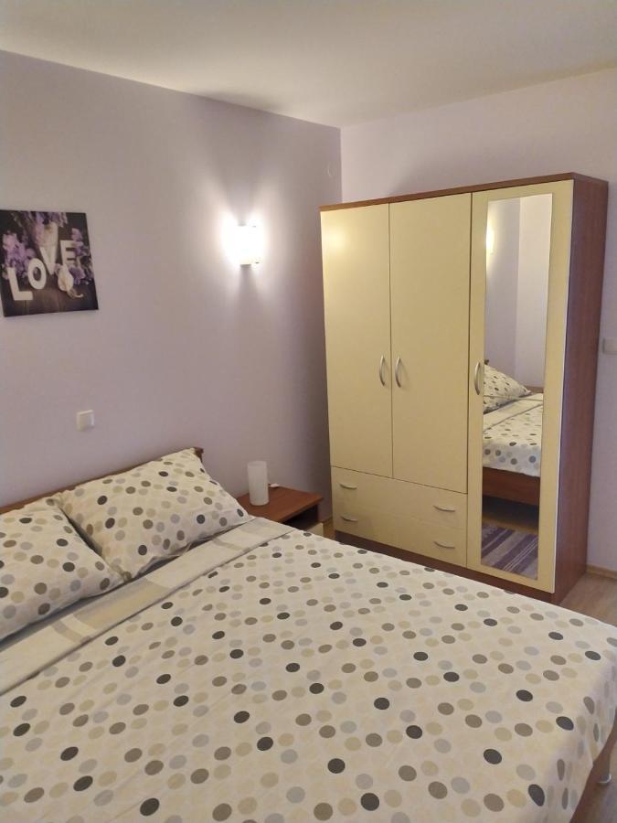 Zobic Family Apartments Rab Town Exterior foto